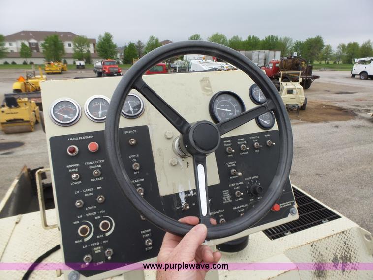 image for item K2239 1998 Cedarapids CR561R paver