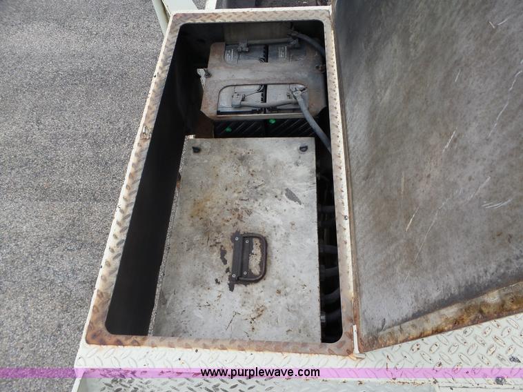 image for item K2239 1998 Cedarapids CR561R paver