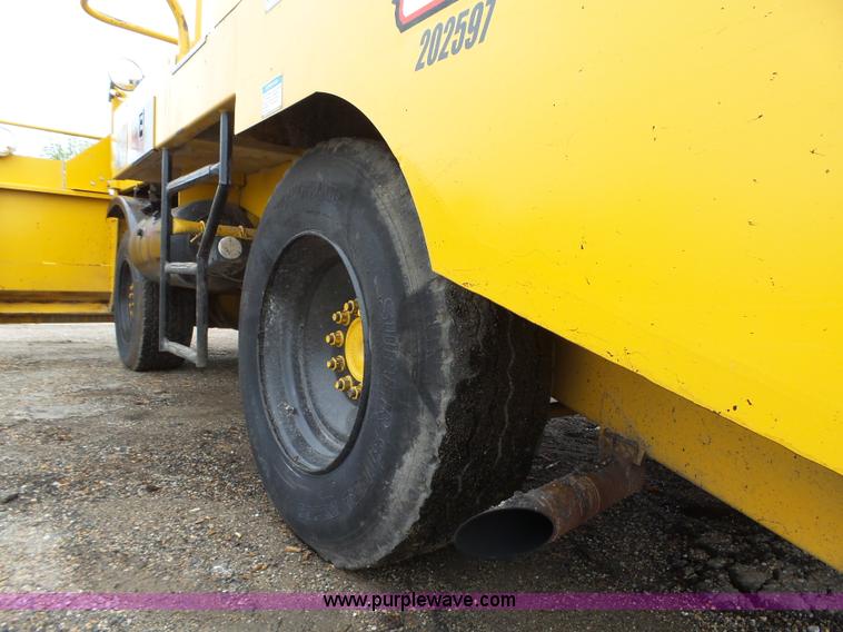 image for item K2241 1997 Etynre chip spreader