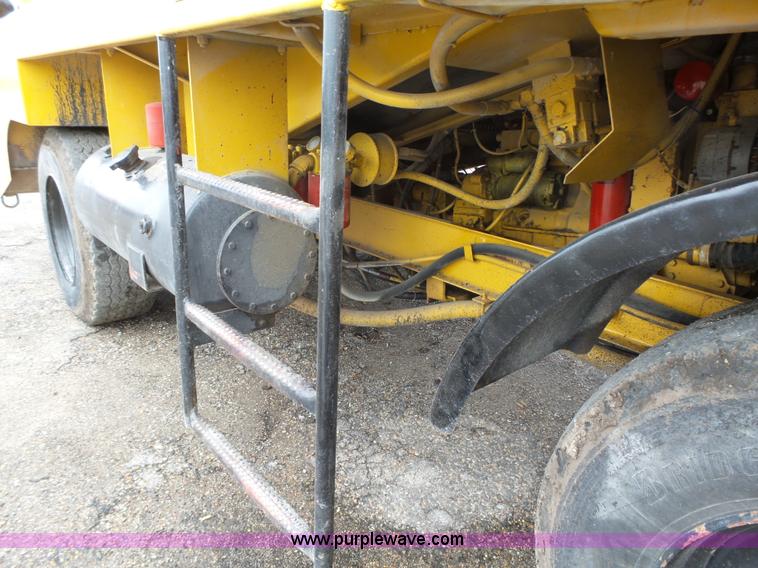 image for item K2241 1997 Etynre chip spreader