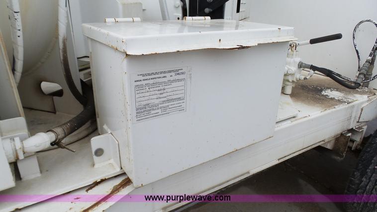 image for item K4079 2003 Brush Bandit 90W wood chipper