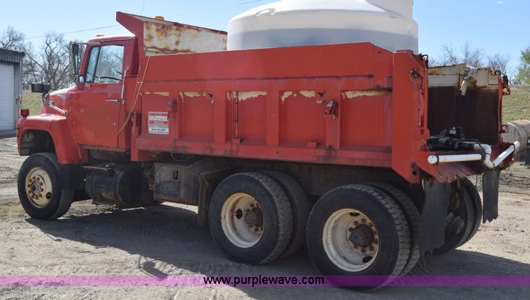 image for item K4285 1989 Ford LNT8000 dump truck