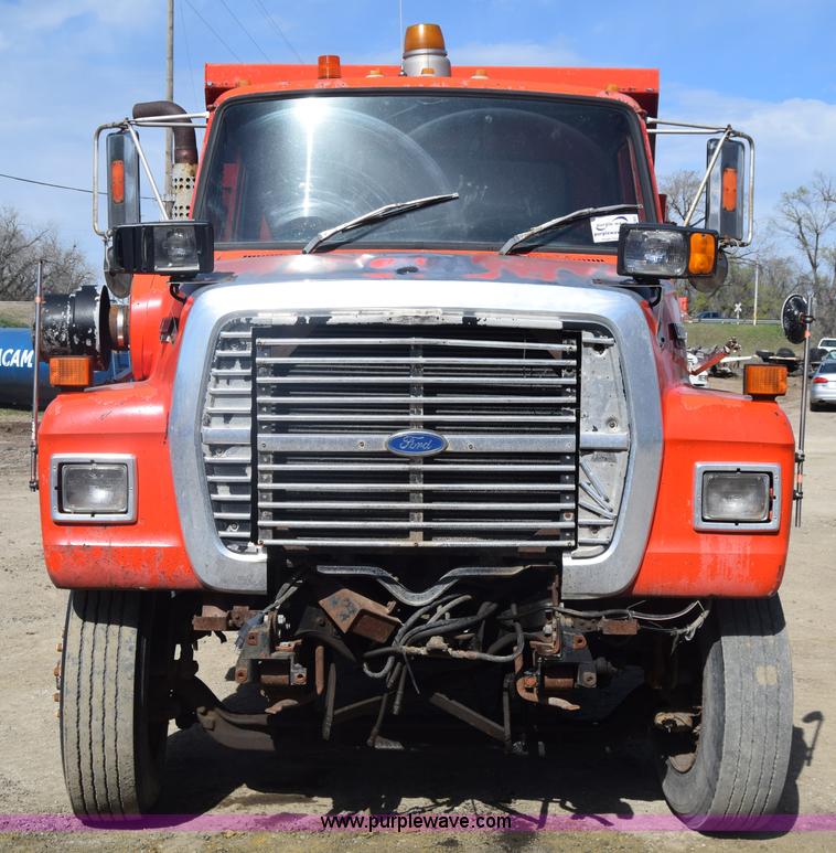 image for item K4285 1989 Ford LNT8000 dump truck