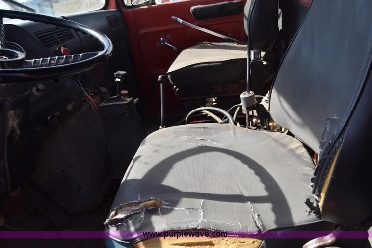 image for item K4285 1989 Ford LNT8000 dump truck