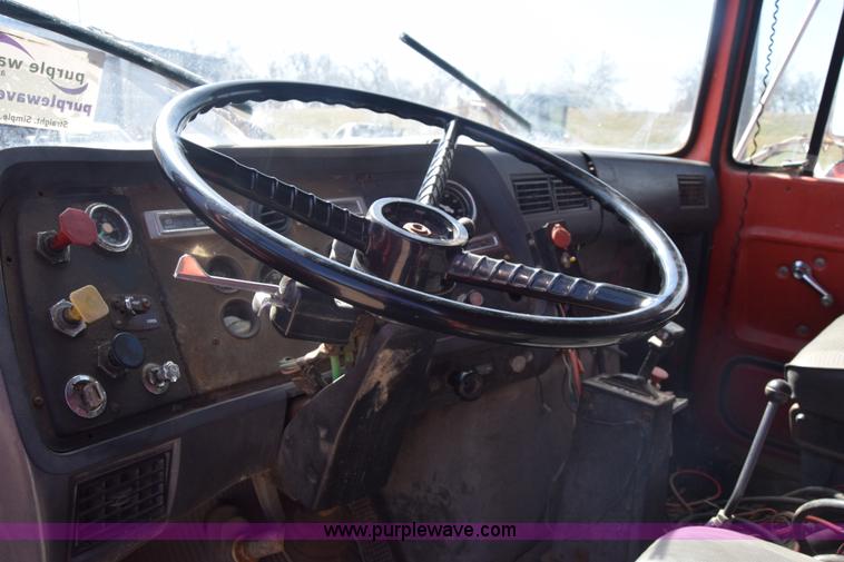 image for item K4285 1989 Ford LNT8000 dump truck