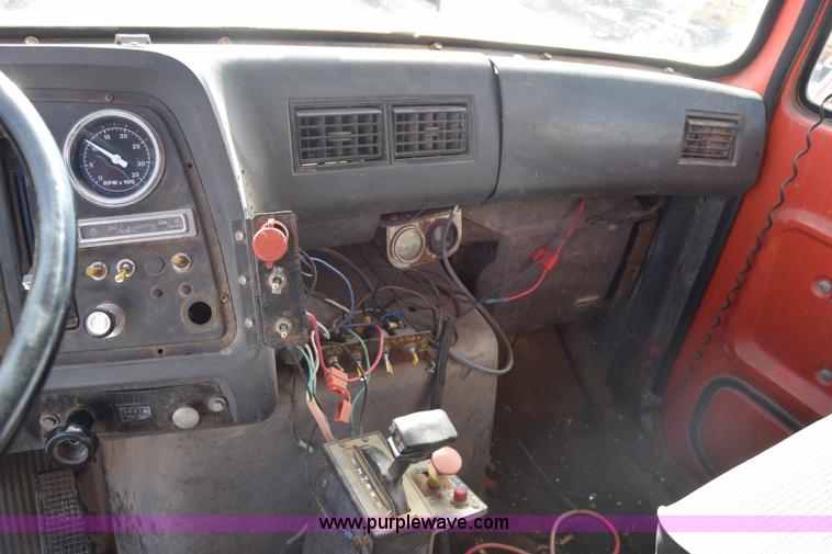 image for item K4285 1989 Ford LNT8000 dump truck