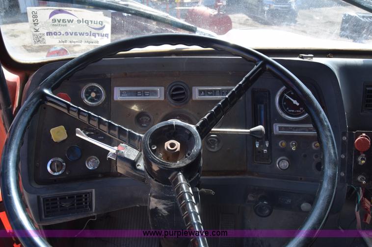 image for item K4285 1989 Ford LNT8000 dump truck