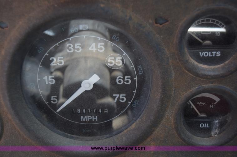 image for item K4285 1989 Ford LNT8000 dump truck