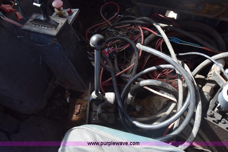 image for item K4285 1989 Ford LNT8000 dump truck