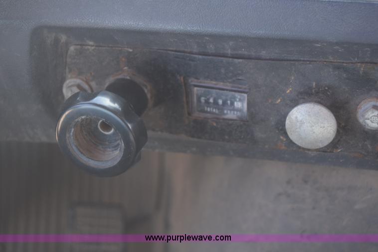 image for item K4285 1989 Ford LNT8000 dump truck