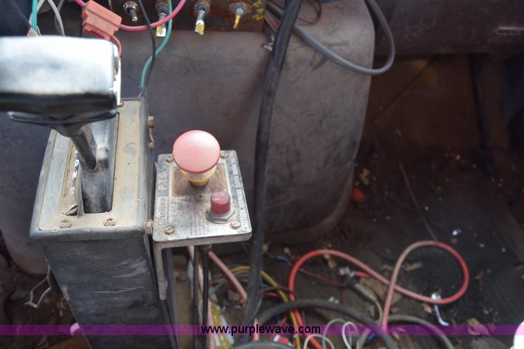 image for item K4285 1989 Ford LNT8000 dump truck