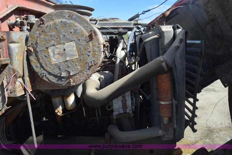 image for item K4285 1989 Ford LNT8000 dump truck