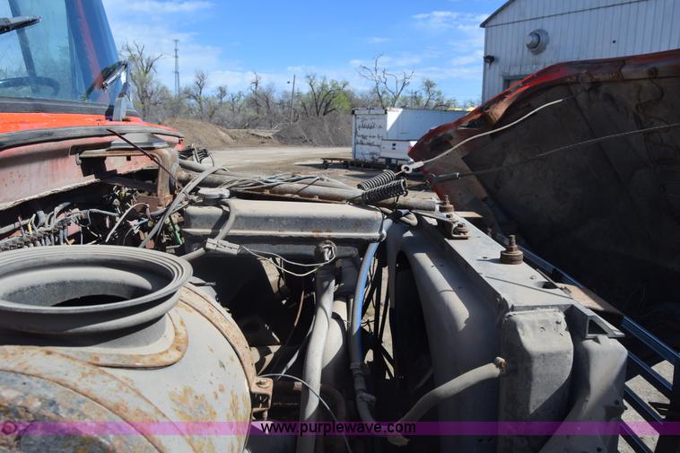 image for item K4285 1989 Ford LNT8000 dump truck