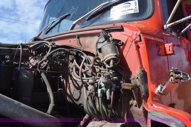 image for item K4285 1989 Ford LNT8000 dump truck