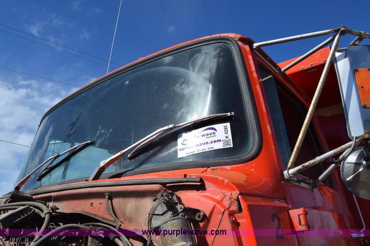 image for item K4285 1989 Ford LNT8000 dump truck