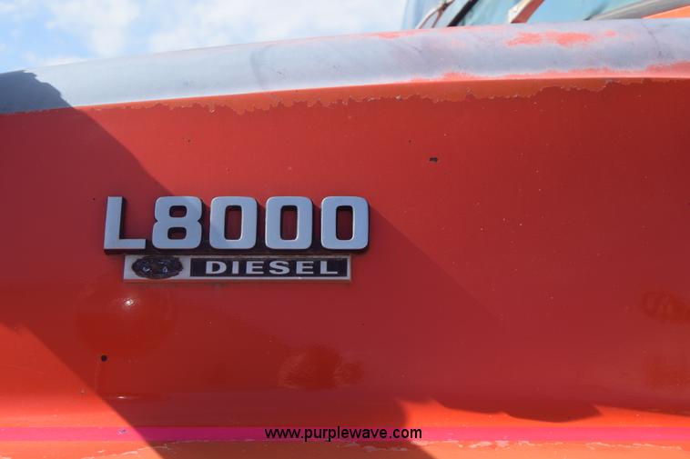 image for item K4285 1989 Ford LNT8000 dump truck