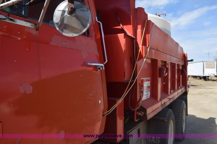 image for item K4285 1989 Ford LNT8000 dump truck