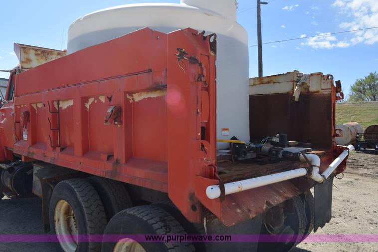 image for item K4285 1989 Ford LNT8000 dump truck