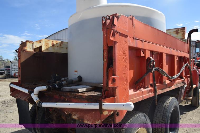 image for item K4285 1989 Ford LNT8000 dump truck