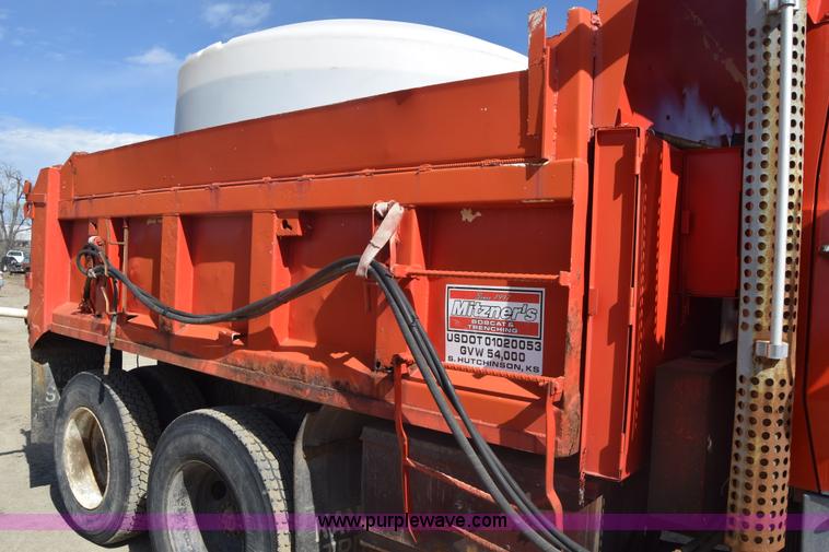 image for item K4285 1989 Ford LNT8000 dump truck