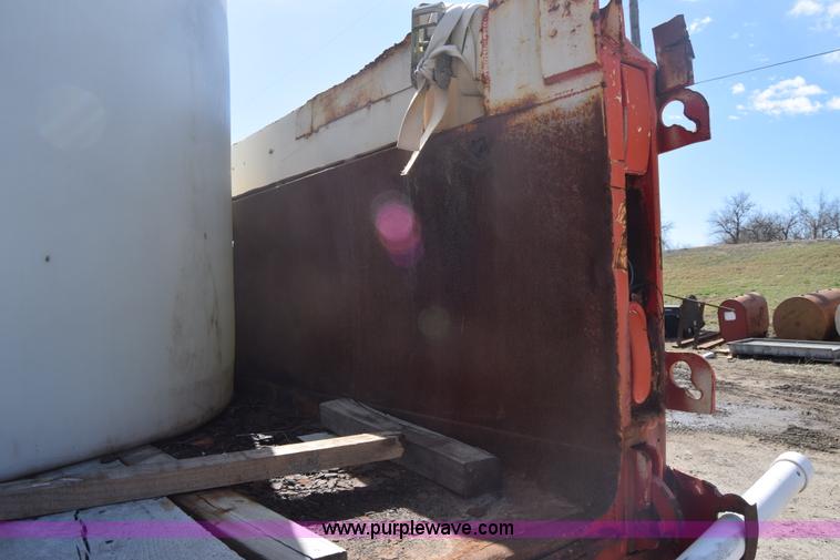 image for item K4285 1989 Ford LNT8000 dump truck