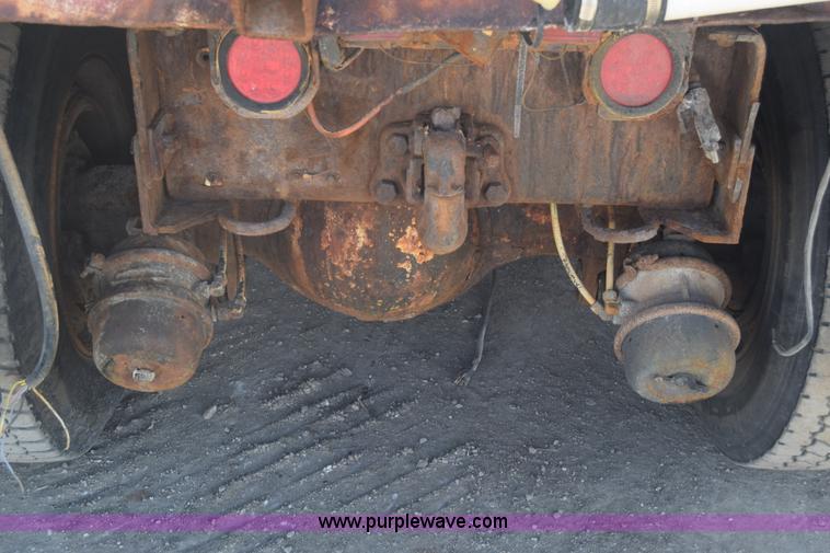 image for item K4285 1989 Ford LNT8000 dump truck