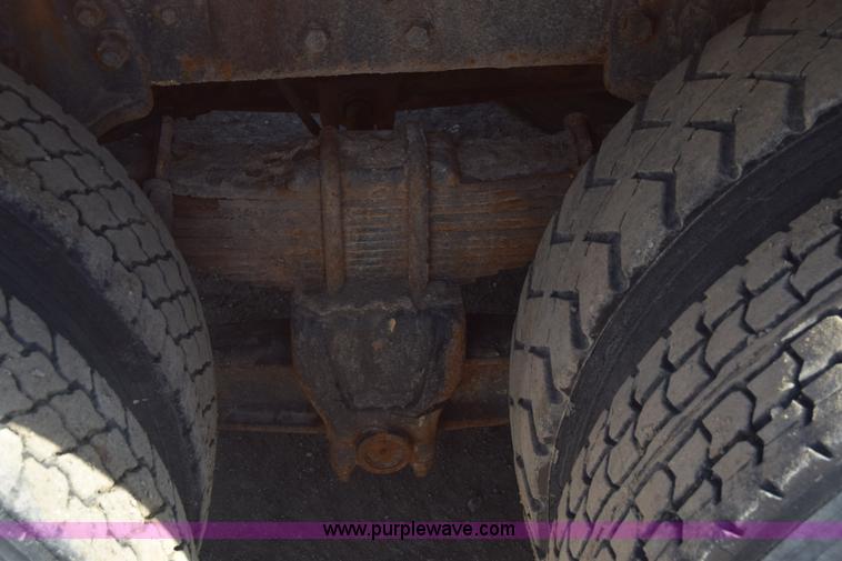 image for item K4285 1989 Ford LNT8000 dump truck