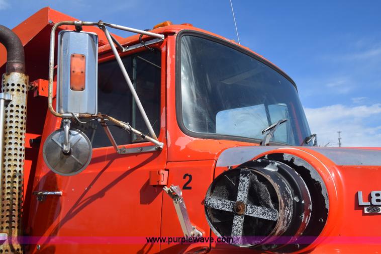 image for item K4285 1989 Ford LNT8000 dump truck