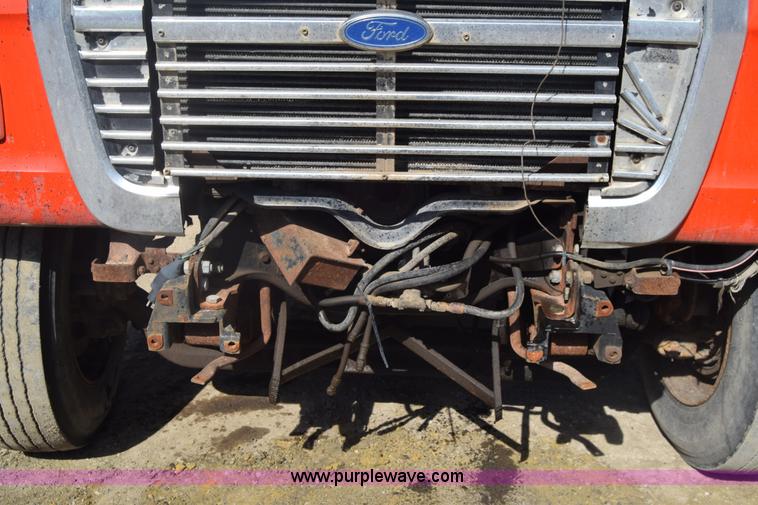 image for item K4285 1989 Ford LNT8000 dump truck