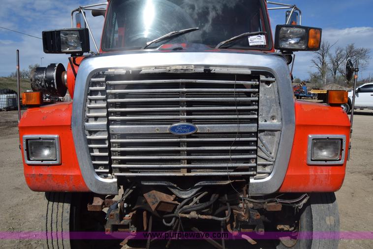 image for item K4285 1989 Ford LNT8000 dump truck