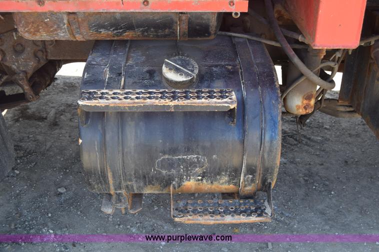 image for item K4285 1989 Ford LNT8000 dump truck