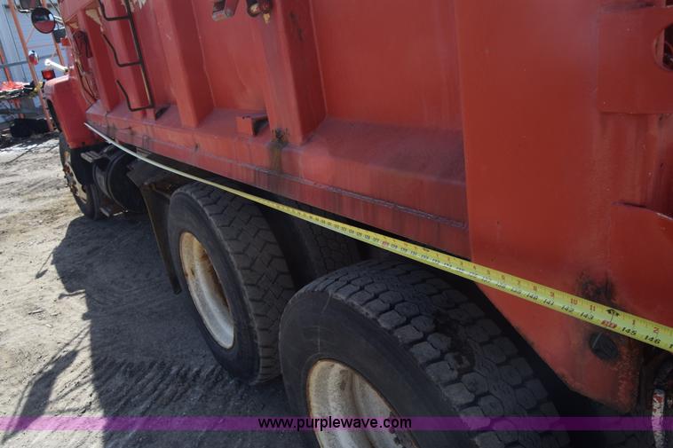 image for item K4285 1989 Ford LNT8000 dump truck