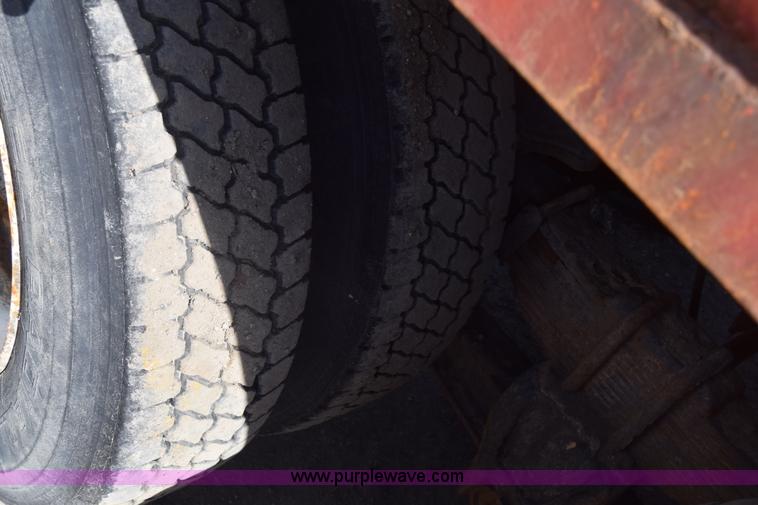 image for item K4285 1989 Ford LNT8000 dump truck