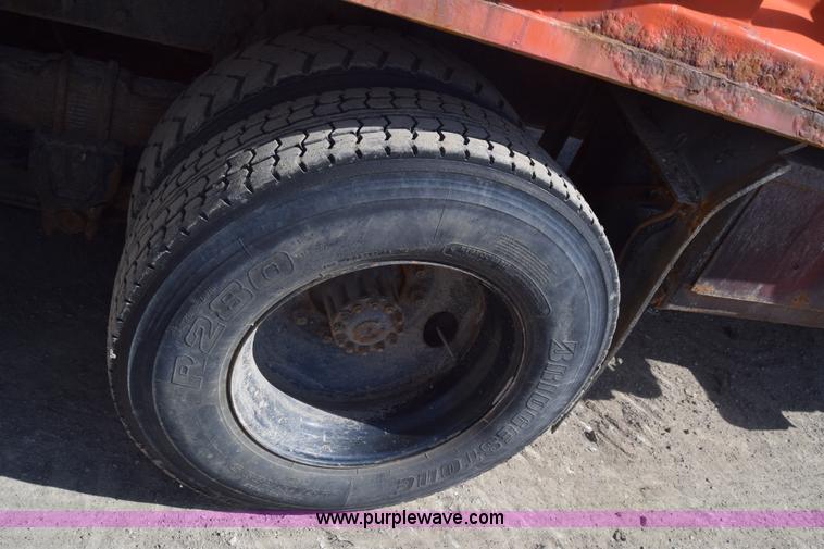 image for item K4285 1989 Ford LNT8000 dump truck