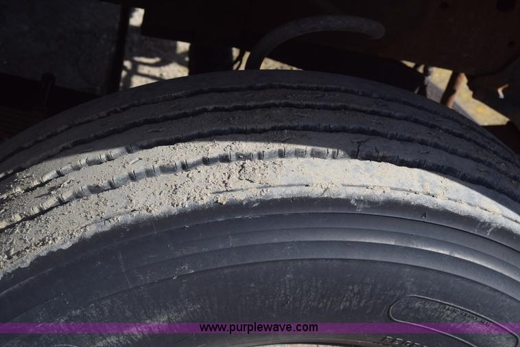 image for item K4285 1989 Ford LNT8000 dump truck