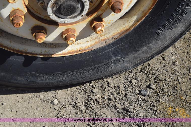 image for item K4285 1989 Ford LNT8000 dump truck