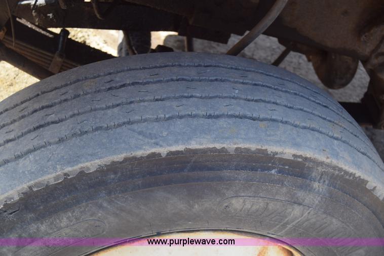 image for item K4285 1989 Ford LNT8000 dump truck