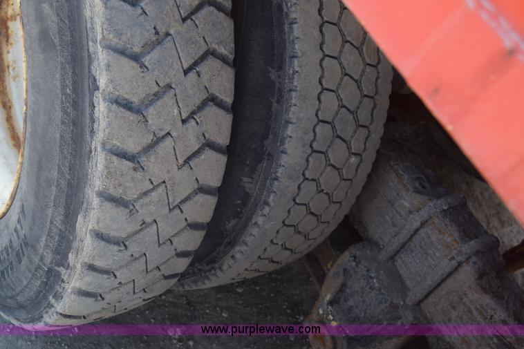 image for item K4285 1989 Ford LNT8000 dump truck