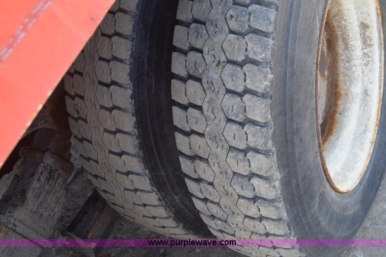 image for item K4285 1989 Ford LNT8000 dump truck