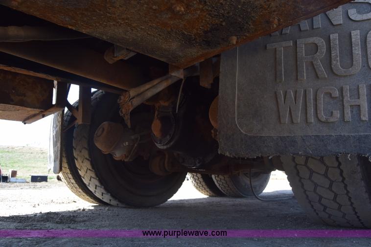 image for item K4285 1989 Ford LNT8000 dump truck