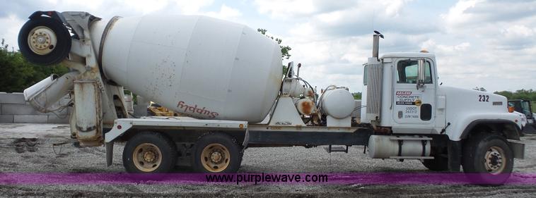 image for item K4599 1998 International Paystar 5000 mixer truck