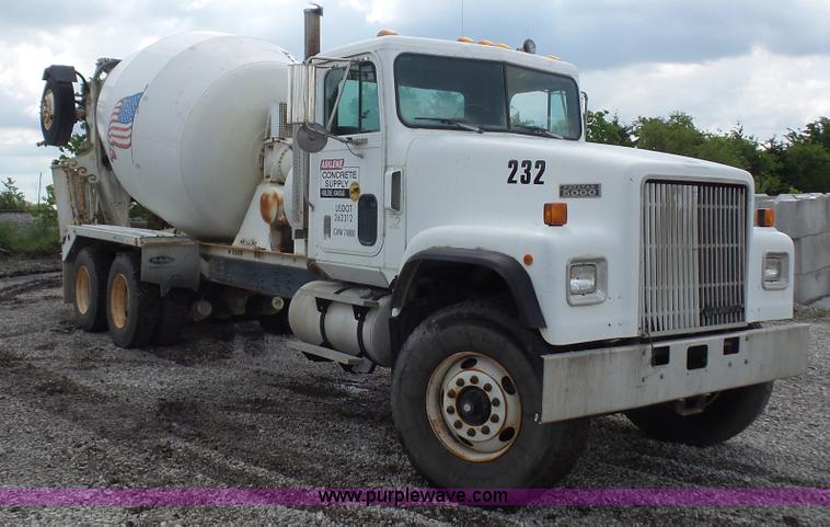 image for item K4599 1998 International Paystar 5000 mixer truck