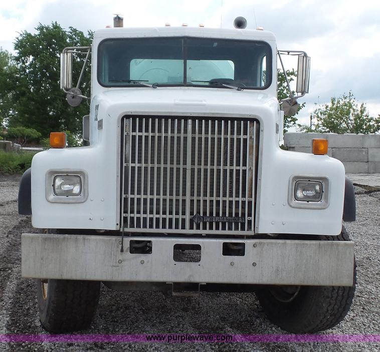 image for item K4599 1998 International Paystar 5000 mixer truck