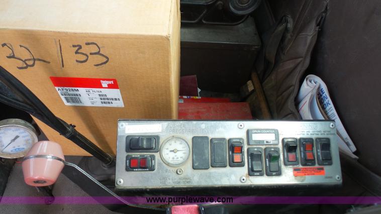 image for item K4599 1998 International Paystar 5000 mixer truck