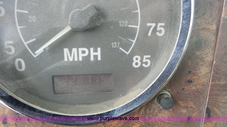 image for item K4599 1998 International Paystar 5000 mixer truck