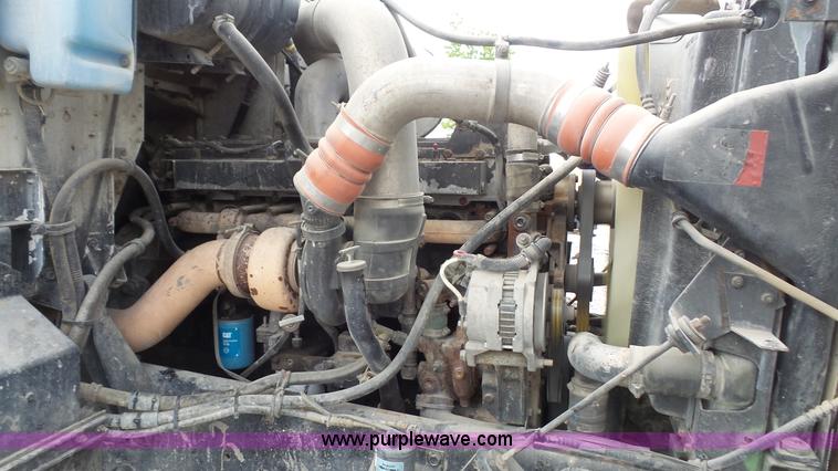 image for item K4599 1998 International Paystar 5000 mixer truck