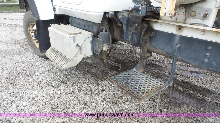 image for item K4599 1998 International Paystar 5000 mixer truck