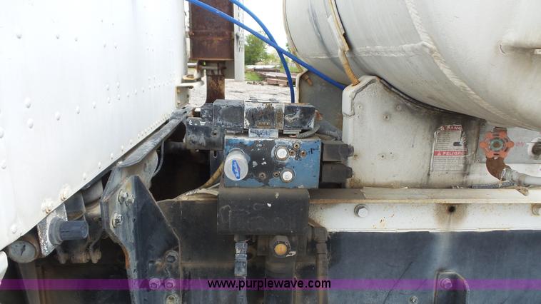 image for item K4599 1998 International Paystar 5000 mixer truck