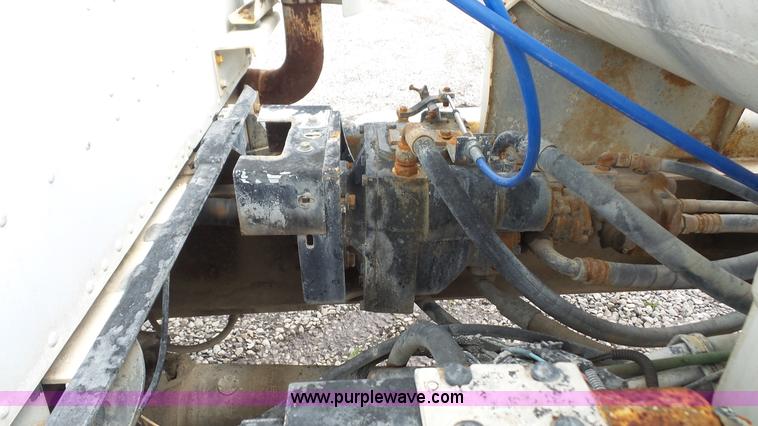 image for item K4599 1998 International Paystar 5000 mixer truck