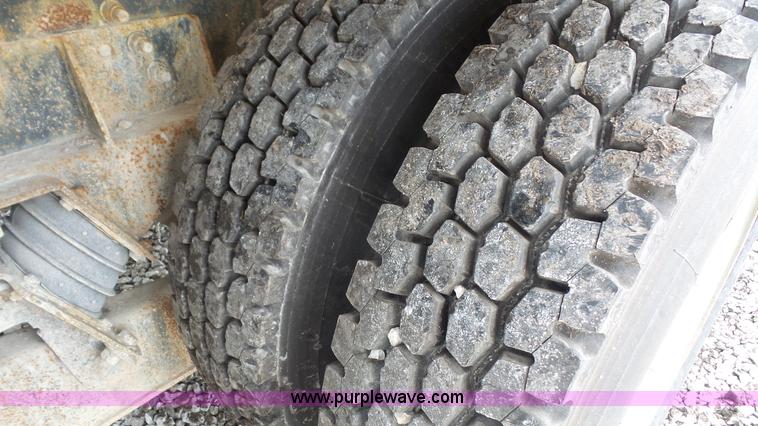 image for item K4599 1998 International Paystar 5000 mixer truck